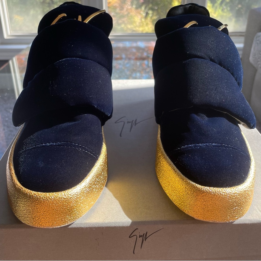 Giuseppe shoes in size 38.